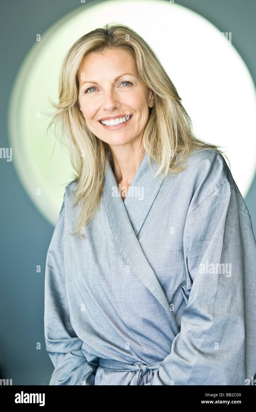Portrait of a woman smiling Stock Photo - Alamy