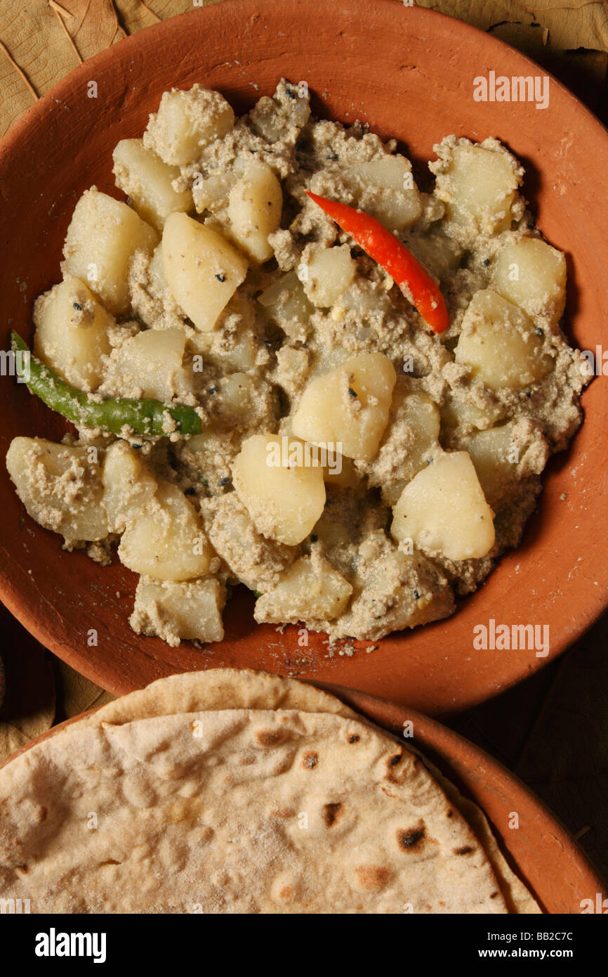 Aloo Posta is a delicious Bengali side dish generally eaten as a dry to a meal and