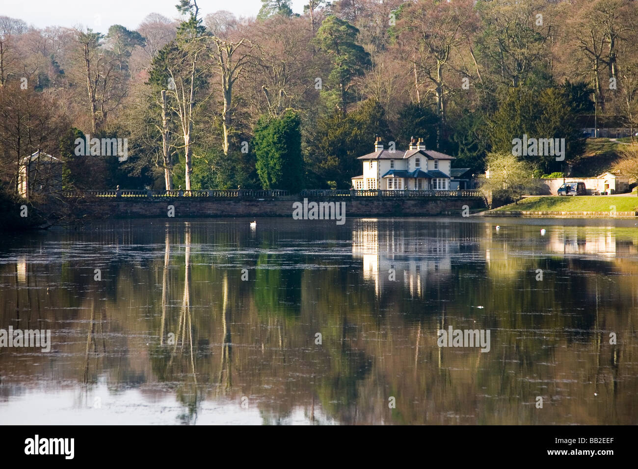 Lake and house in Fountains Abbey Park, near Ripon, Yorkshire Stock ...