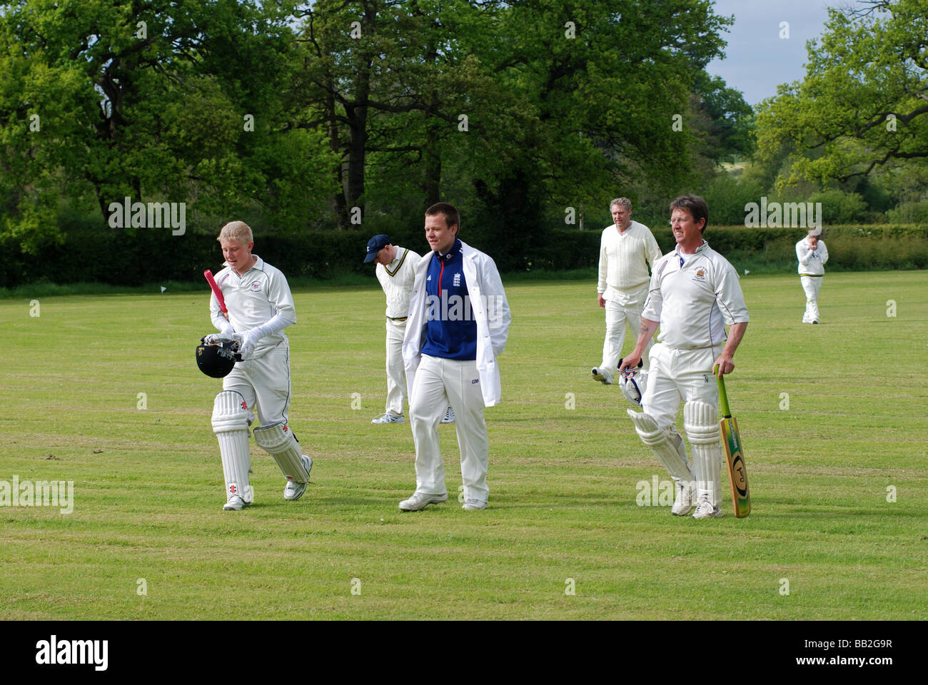 Village cricketers leaving pitch after innings, Hockley Heath, West Midlands, England, UK Stock Photo