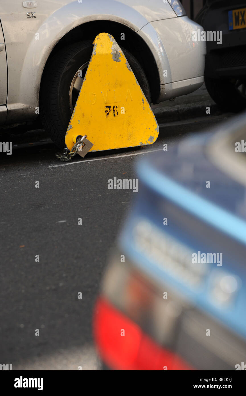 Dvla wheel clamp hires stock photography and images Alamy