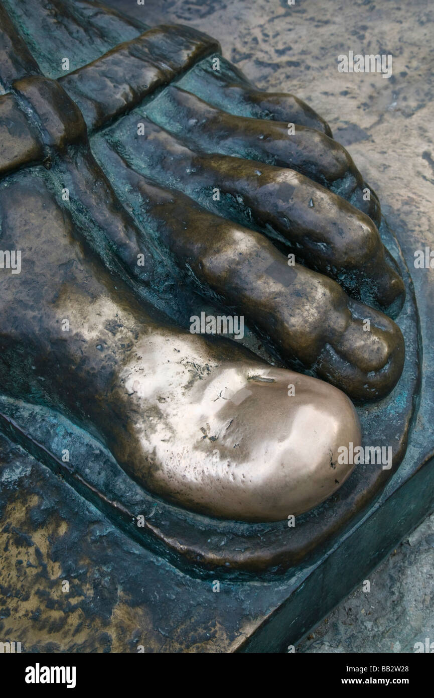Rubbing statue good luck hires stock photography and images Alamy