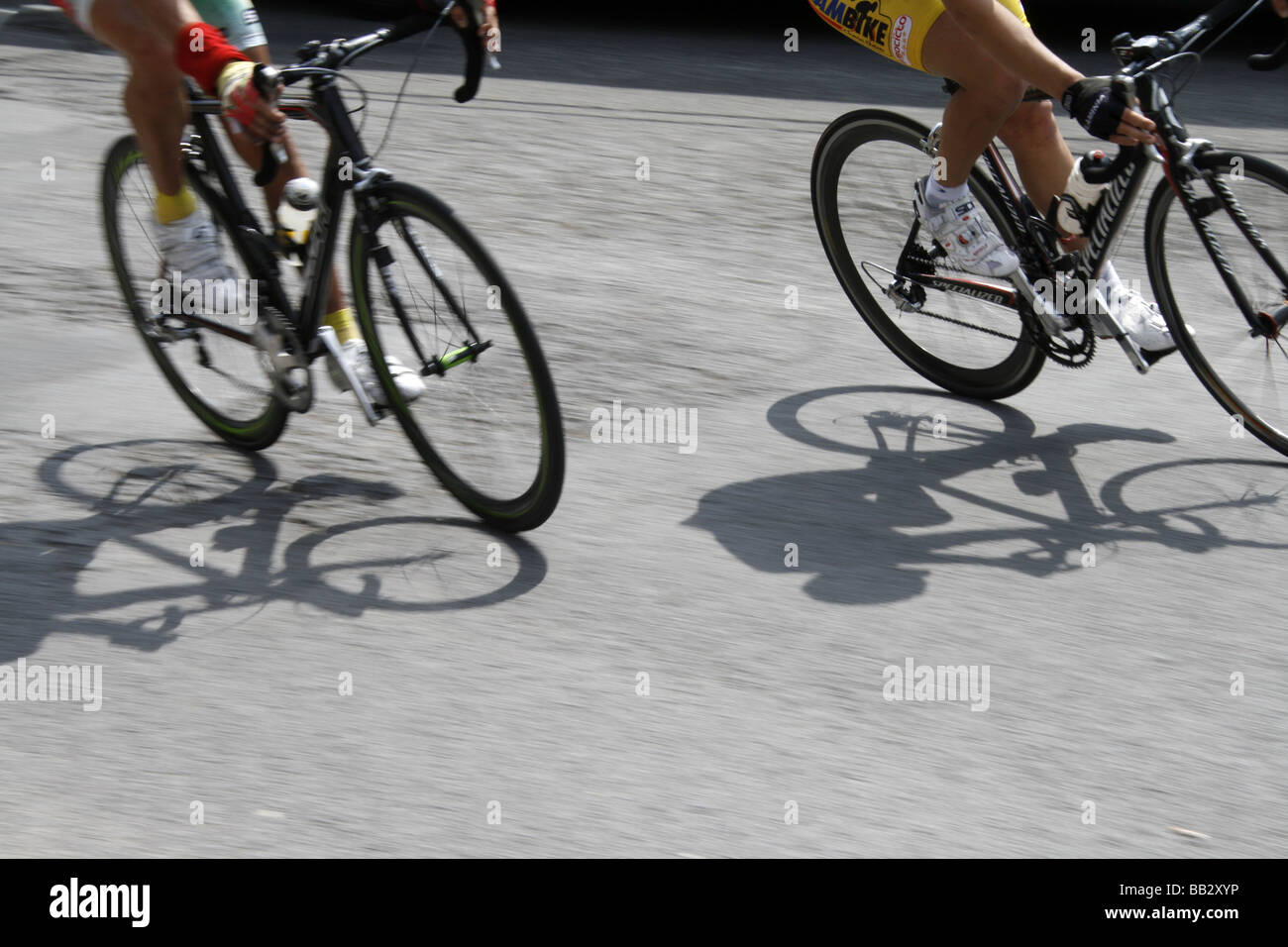 Two professional male cyclists hi-res stock photography and images - Alamy
