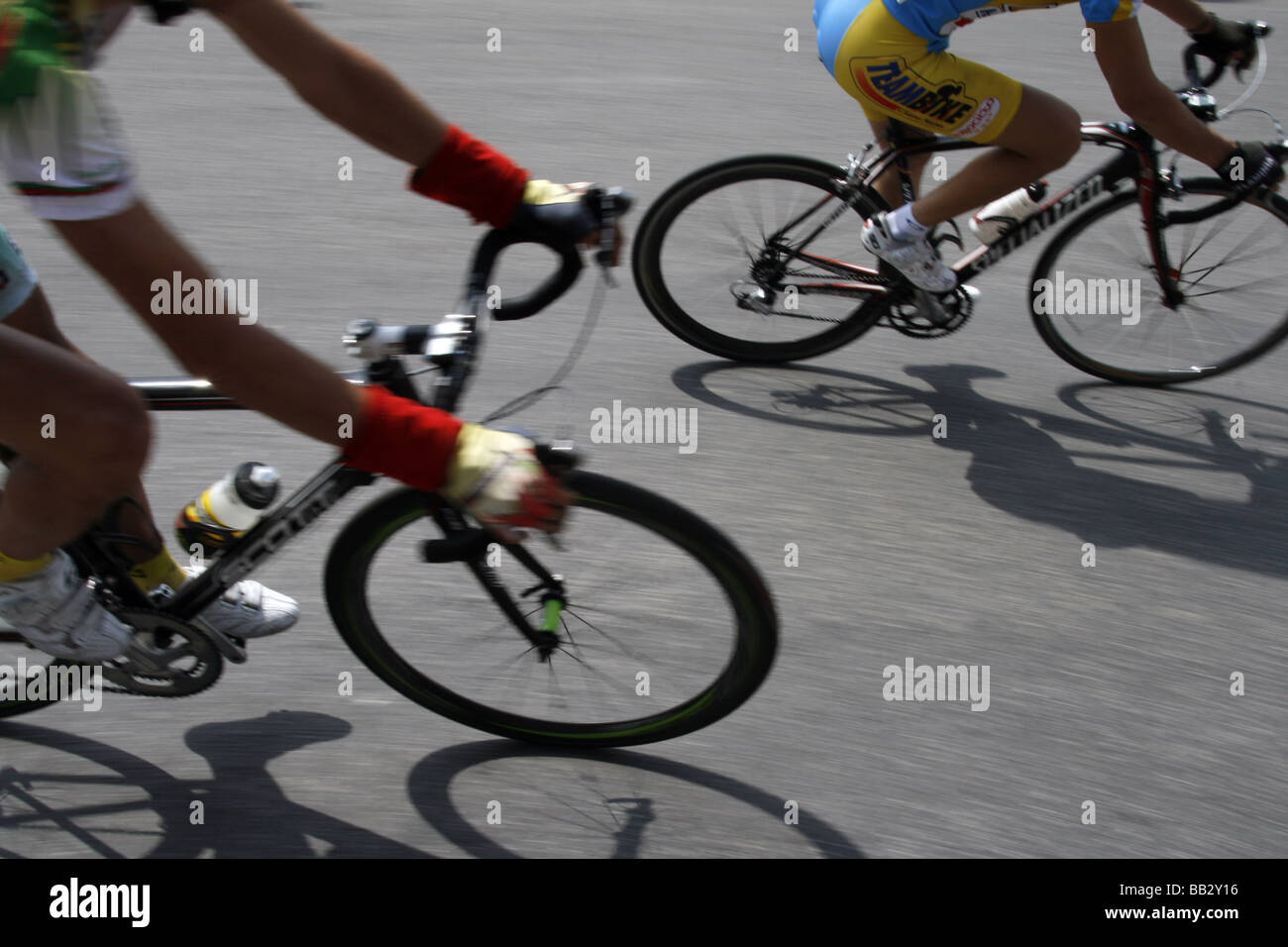 Two professional male cyclists hi-res stock photography and images - Alamy