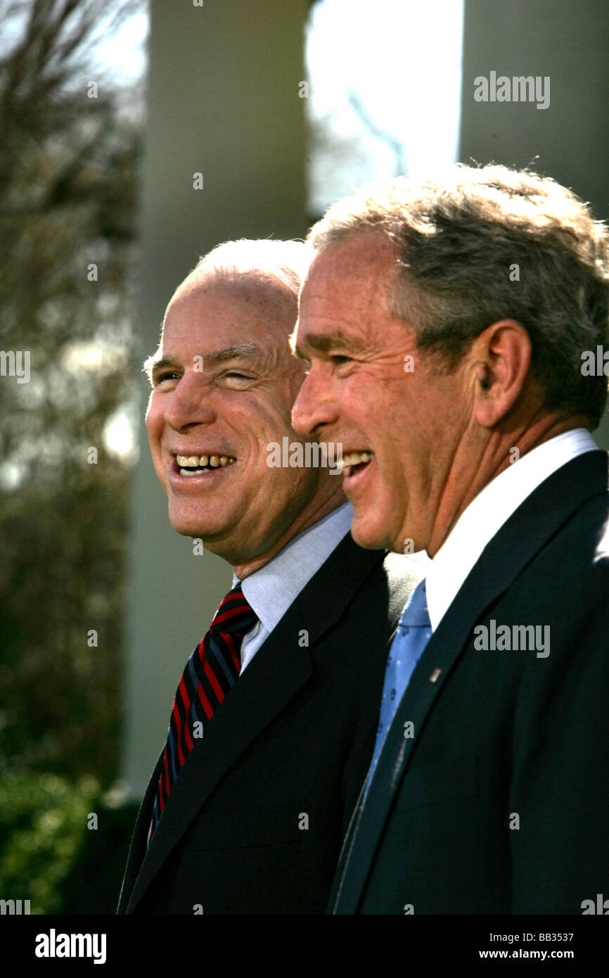 President George W. Bush & Republican Presidential nominee Senator John McCain R-AZ answer questions Stock Photo