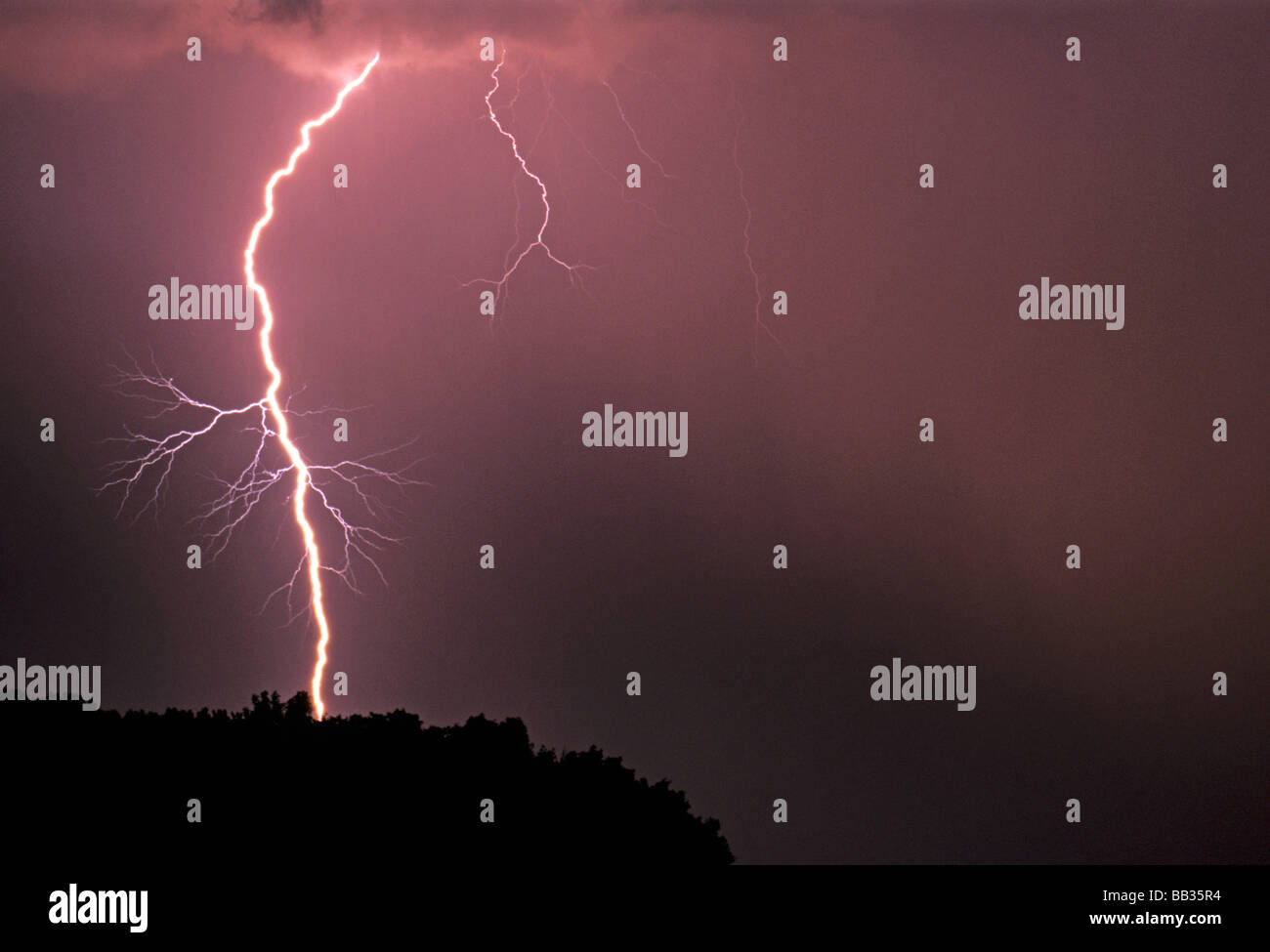 Tornado alley electrical storm hires stock photography and images Alamy