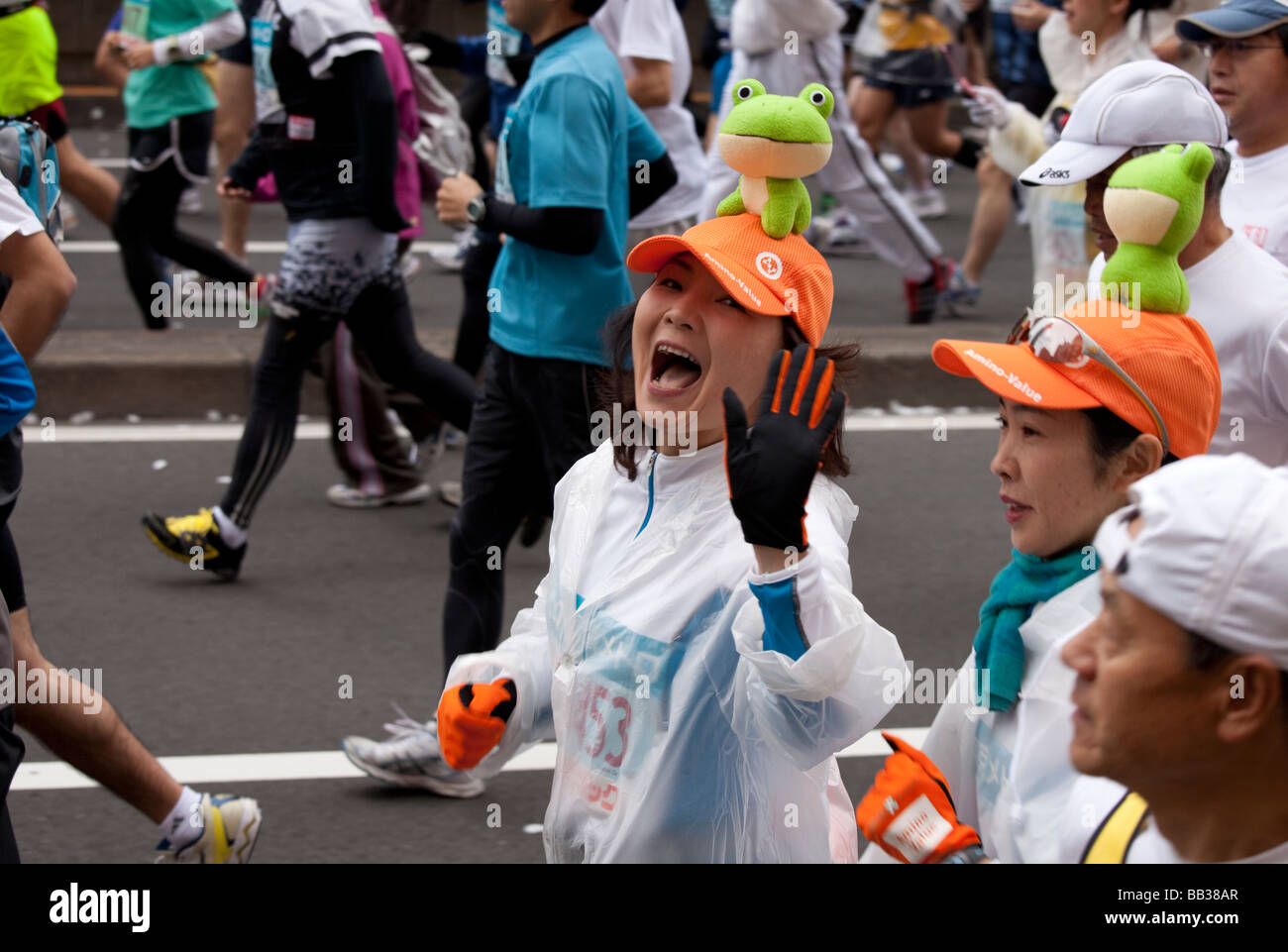 Funny marathon runners in costumes during the 2009 Tokyo Marathon Stock ...