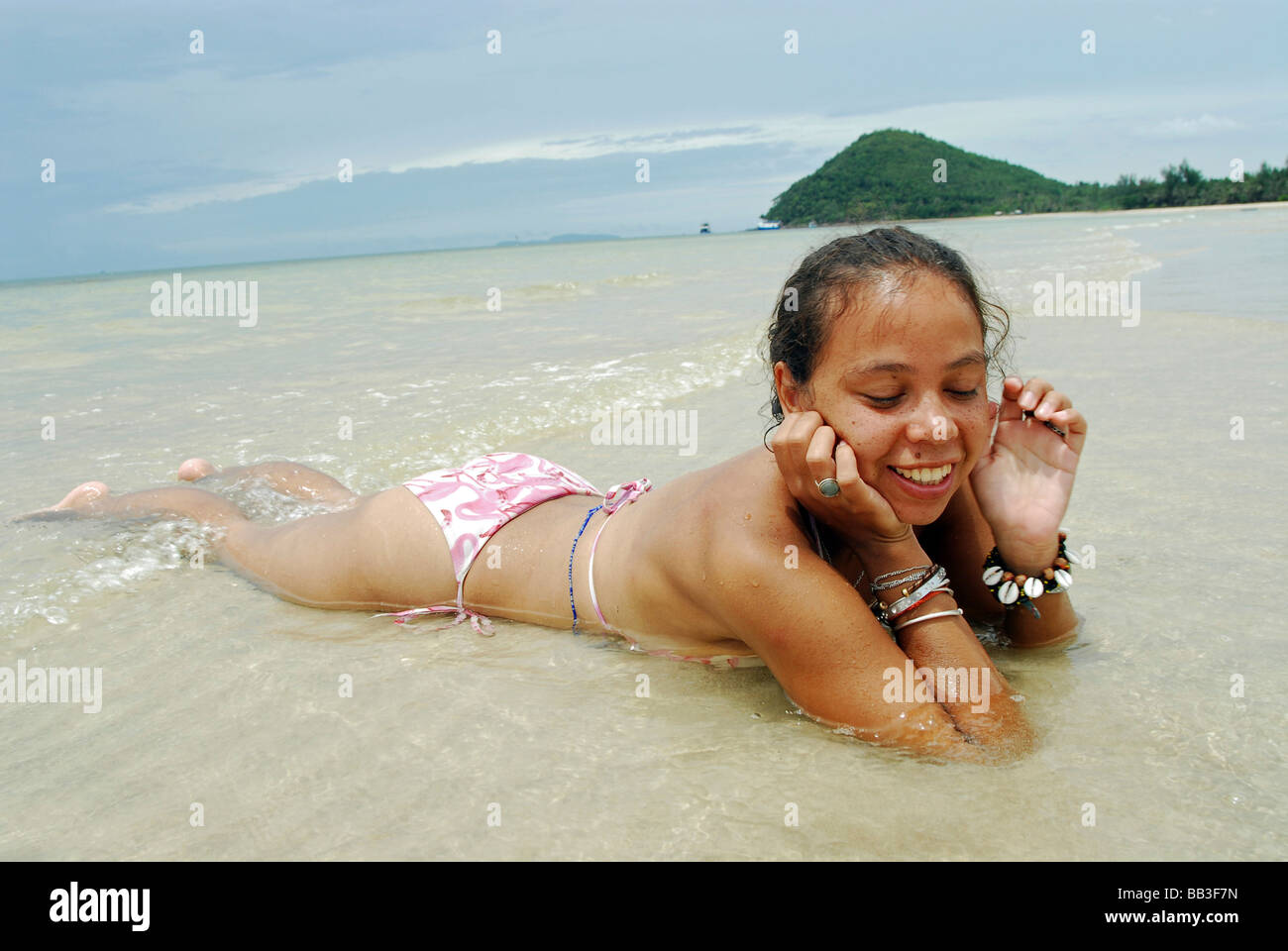 THAILAND. Black girl in a pink & white bikini Stock Photo - Alamy