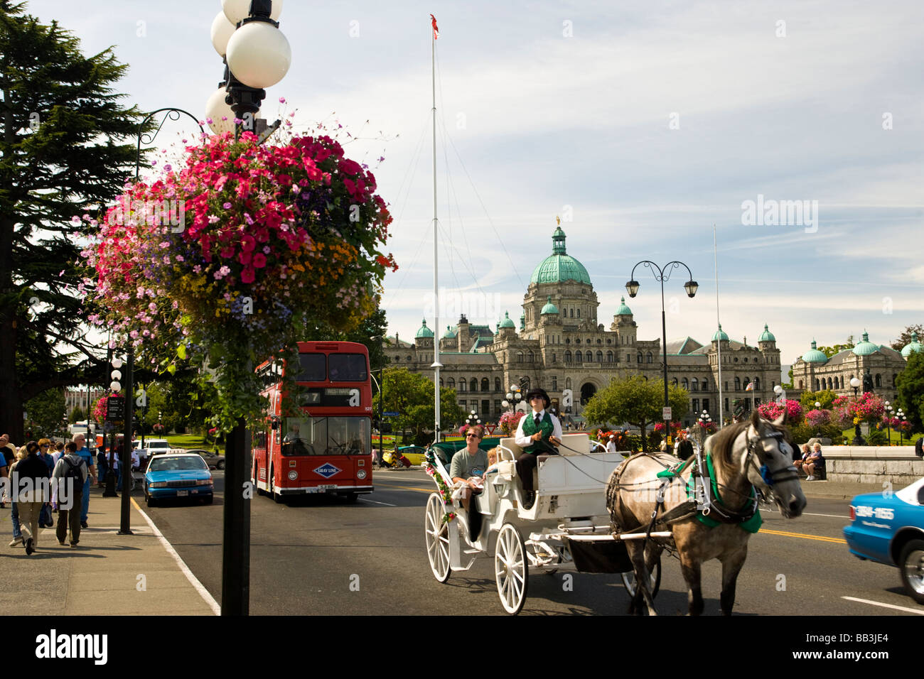 CANADA, British Columbia, Victoria. Hanging Flower Baskets Stock Photo Alamy