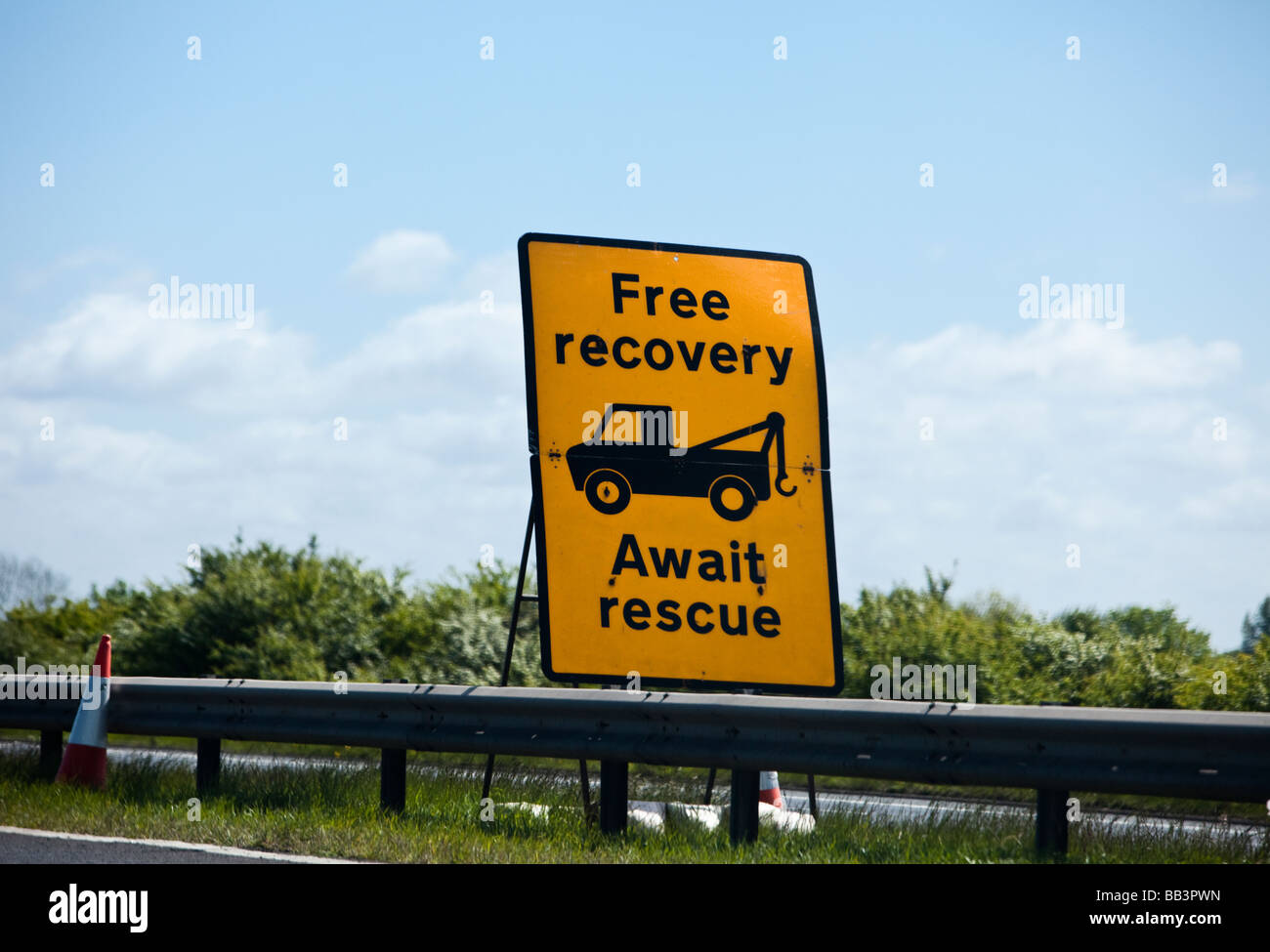 Motorway roadworks free breakdown recovery sign UK Stock Photo