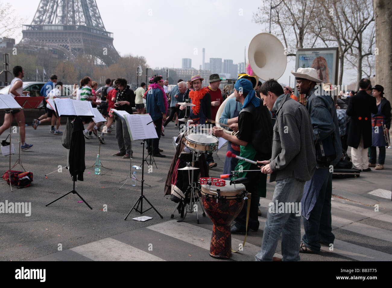 Musicians at the Paris Marathon 2009 with the Eiffel Tower in the  background Stock Photo - Alamy