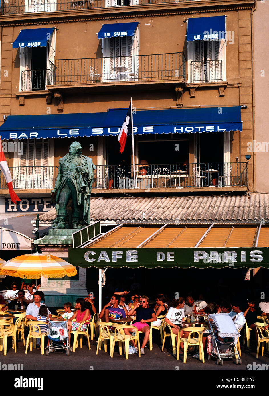 Restaurant Café de Paris at the port of Saint Tropez South of France EU FR FRA France Provence Alpes Côte d Azur Var Stock Photo