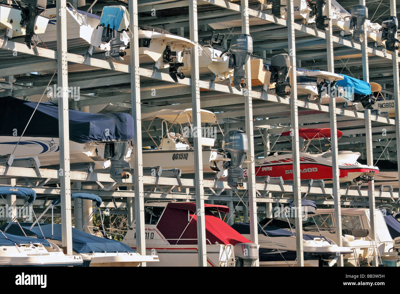 boat-storage-facility-stock-photo-alamy