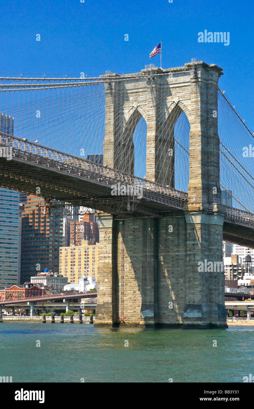 USA, New York, New York City. Brooklyn Bridge over the East River with ...