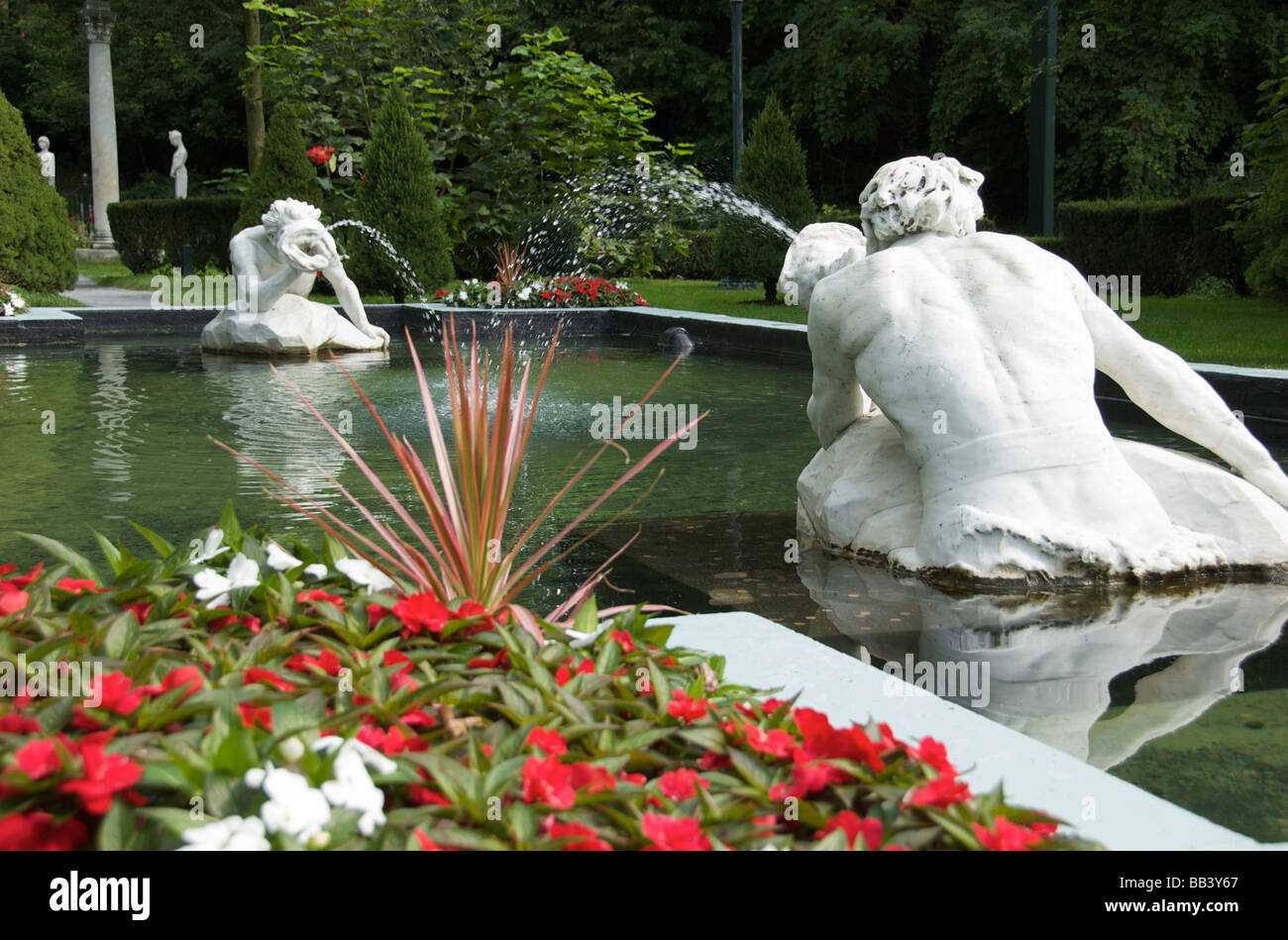 USA, New York, Saratoga Springs, Spit and Spat fountain in Italian garden in Congress Park Stock Photo