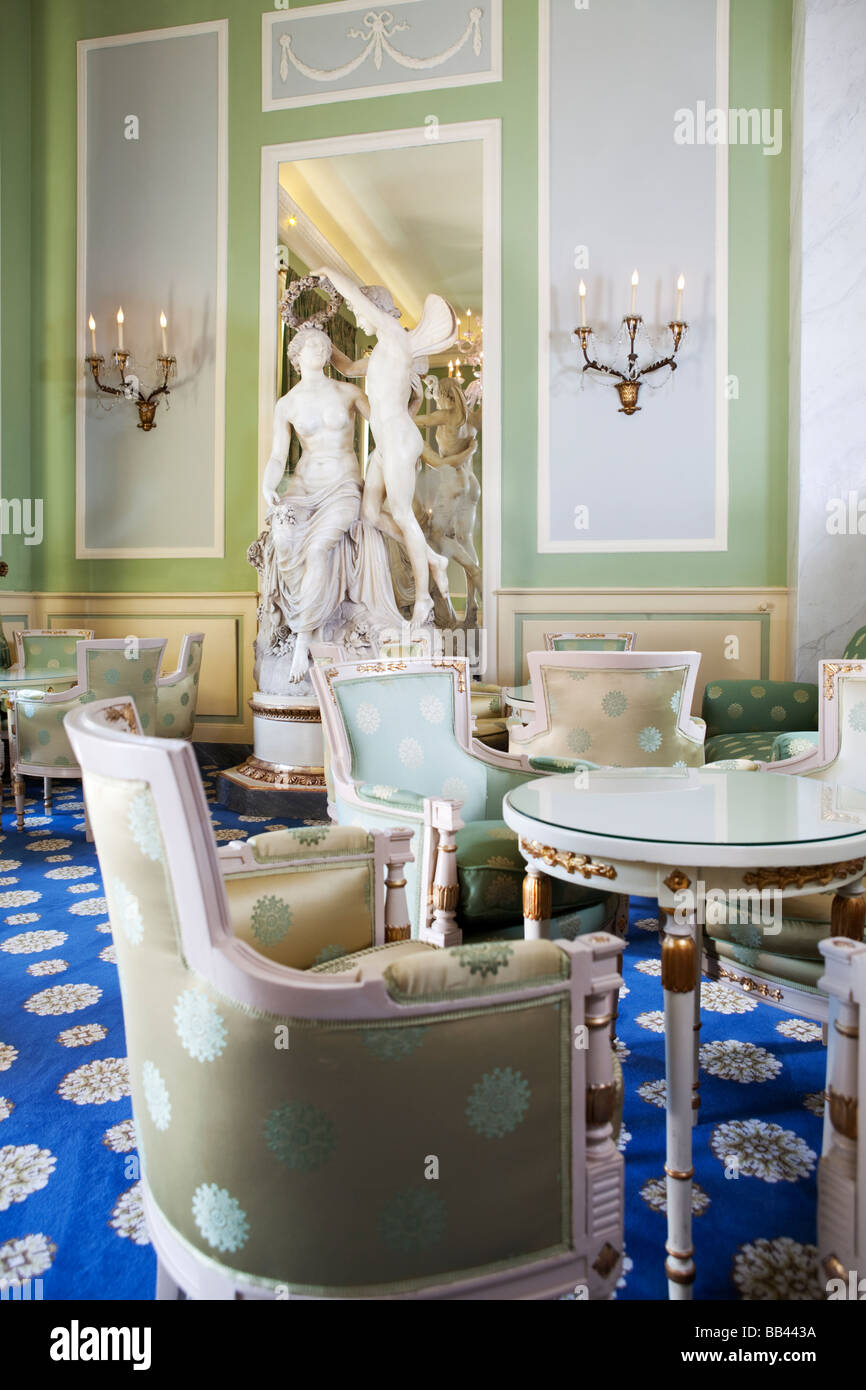 Bar tables and chairs in the green room: Hotel Villa d'Este, Cernobbio, Como, Italy Stock Photo