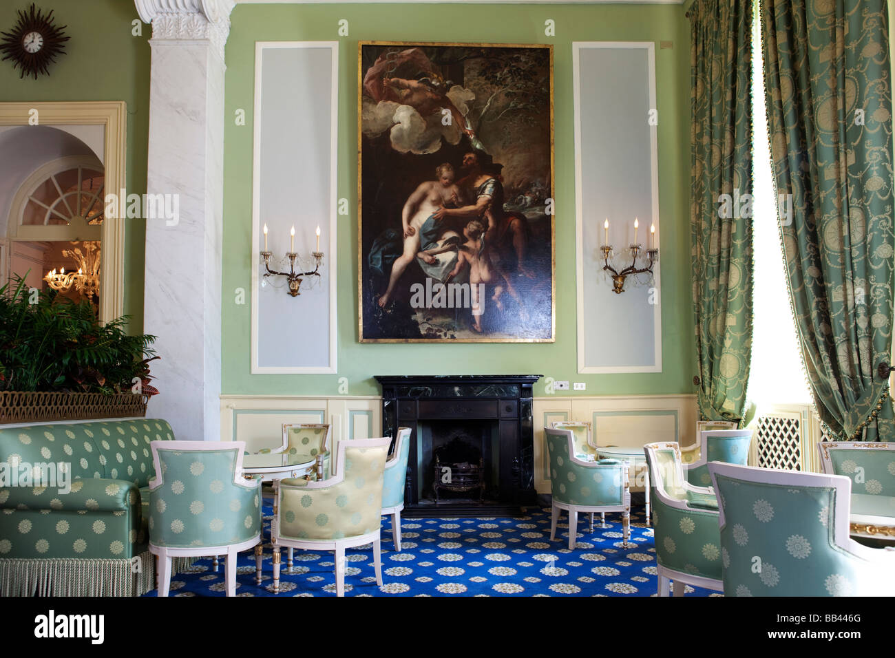 Green room by the bar in luxury hotel Villa d'ESTE in Cernobbio, Como, Italy Stock Photo