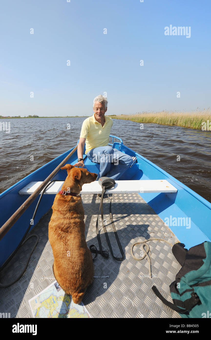 Elderly senior retired man hi-res stock photography and images - Alamy