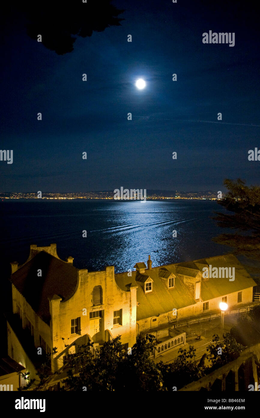 Alcatraz doing a moonlight mykoob
