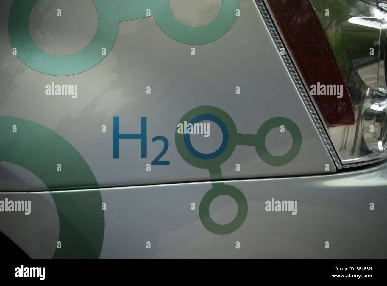 General Motors displays Chevrolet Equinox Hydrogen Fuel Cell Vehicles