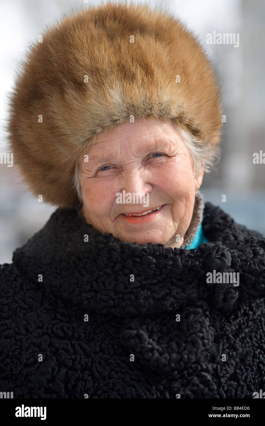 nedbryder Uden tvivl derefter Russia woman fur hat hi-res stock photography and images - Alamy