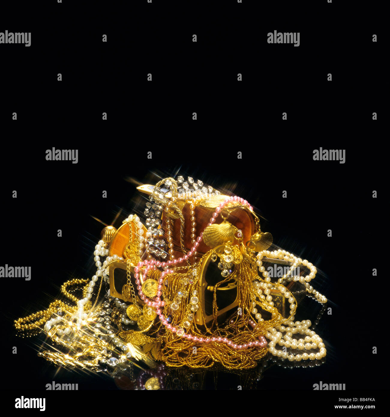 Treasure chest hires stock photography and images Alamy