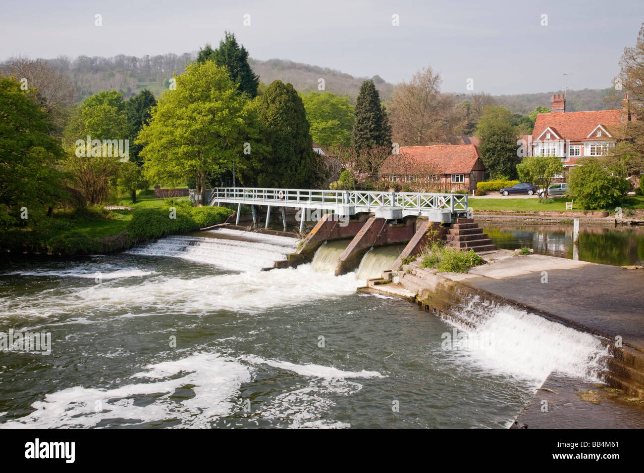 Weir on the River Thames at Goring Oxfordshire Uk Stock Photo