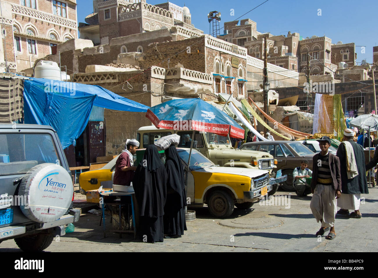 Market scene in the old town district of Sana'a Yemen Stock Photo