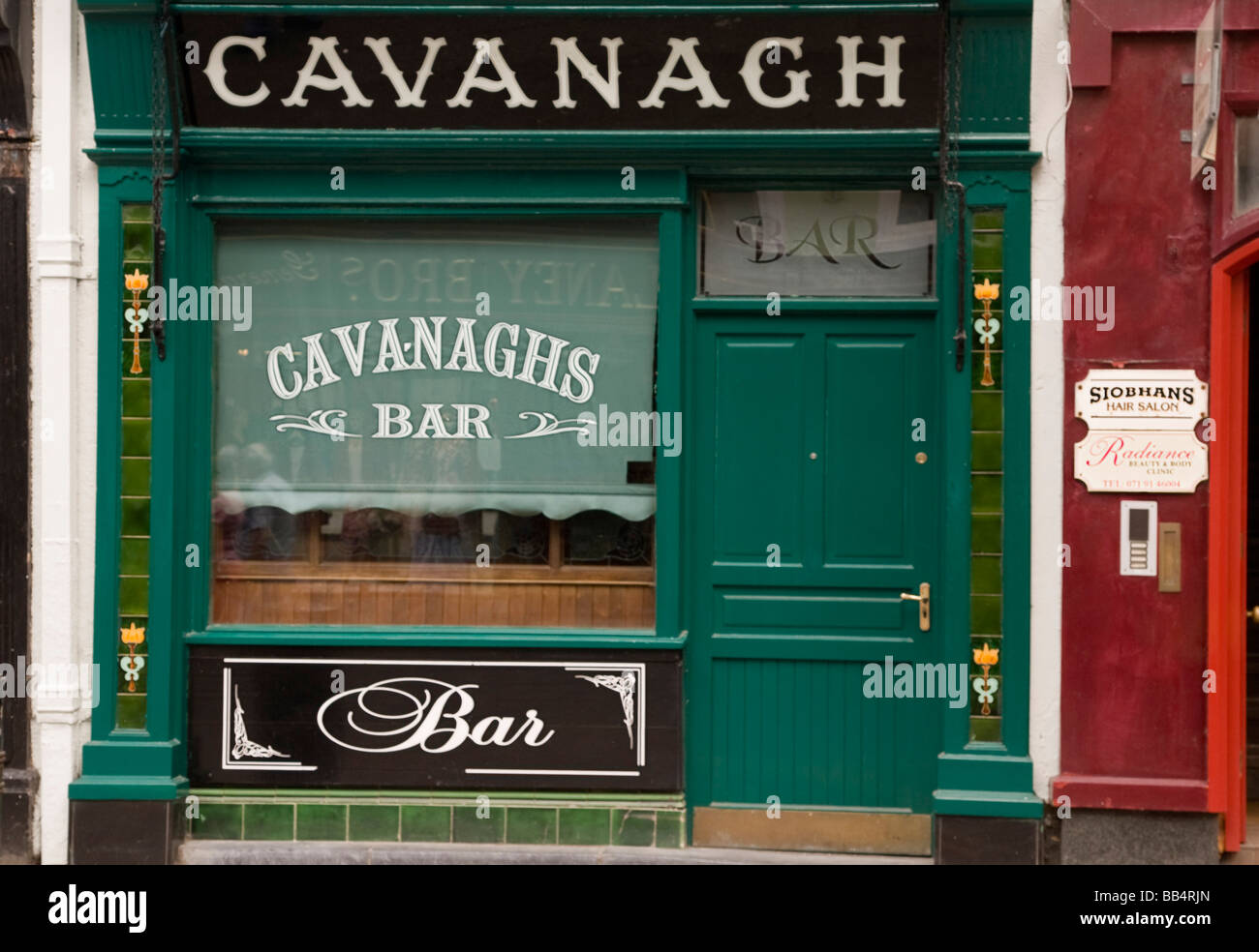 Europe, Ireland, Sligo. Front of traditional Irish pub. Stock Photo
