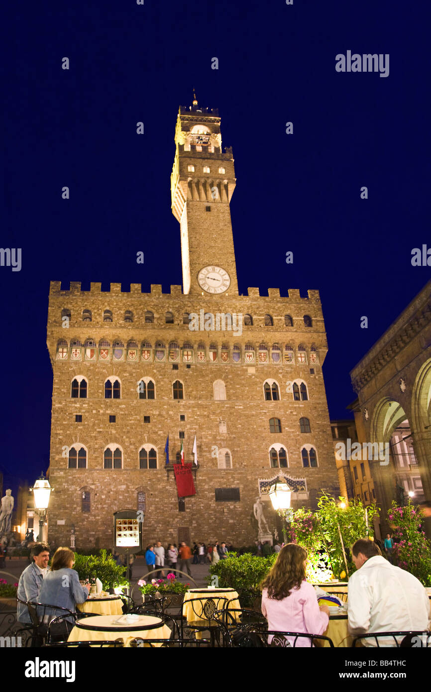 Europe, Italy, Tuscany, Florence. Nighttime dining outside at a cafe in the Pizza della Signoria. Stock Photo