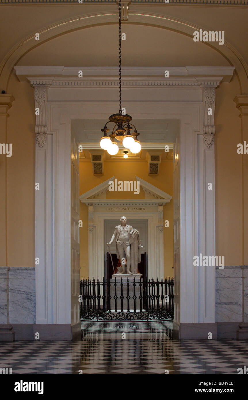 Statue of Washington in the capitol rotunda, Richmond Virginia