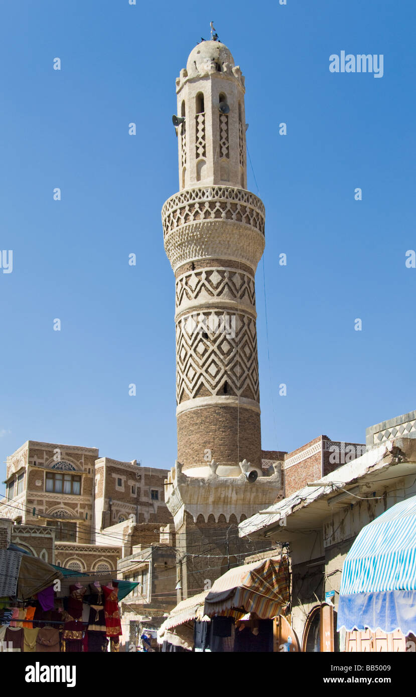 Traditional buildings with mosque in the old town district of Sana'a Yemen Stock Photo