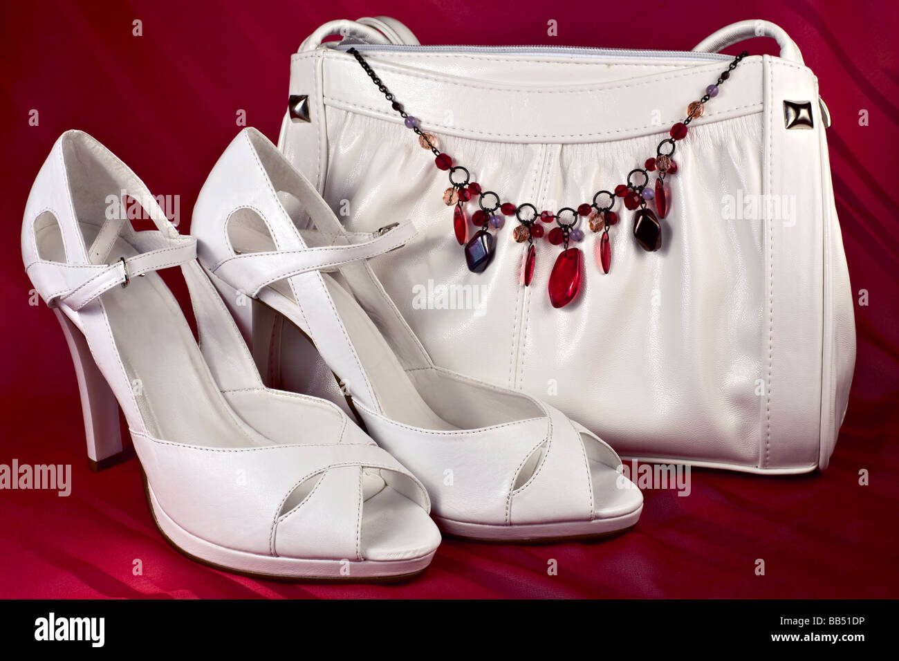 shoe and bolsa for traditional wedding