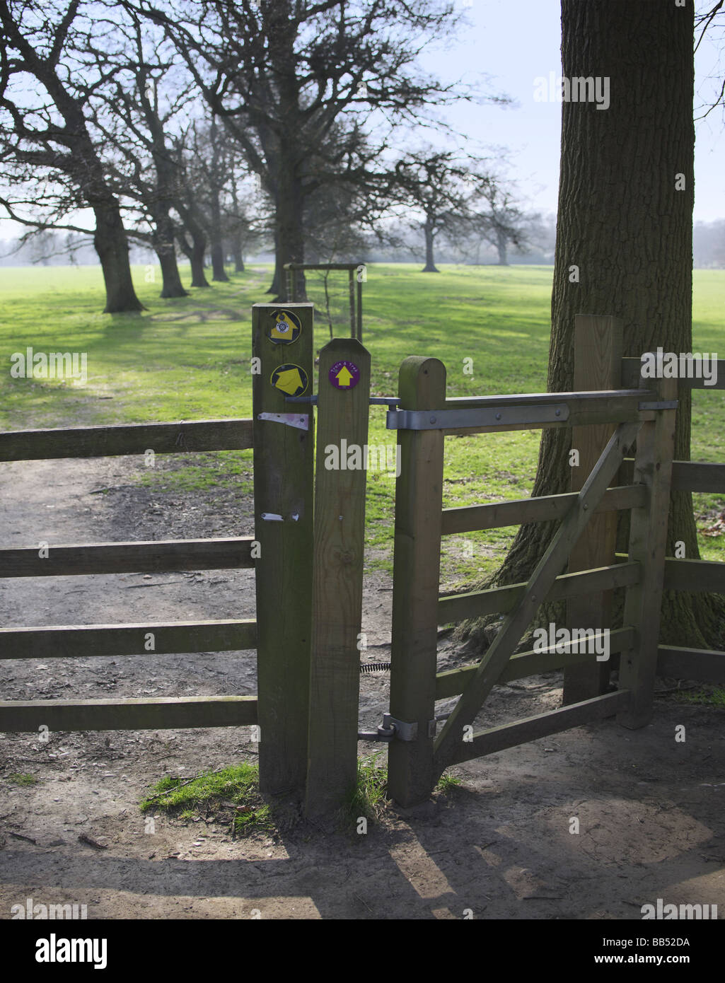 A gate on a footpath Stock Photo - Alamy