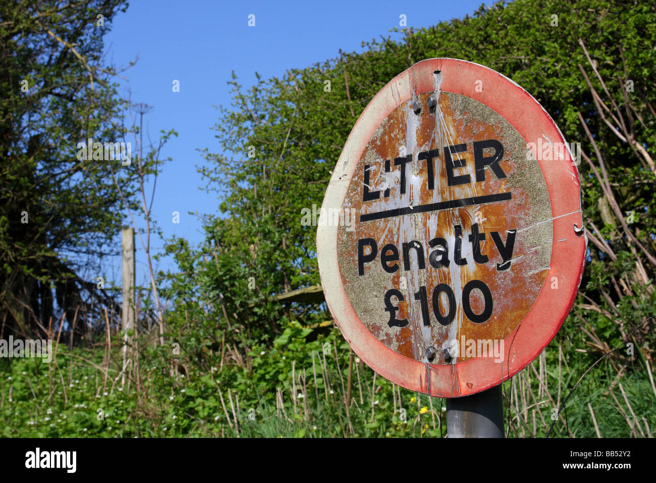 A warning sign for dropping litter in the English countryside. Stock Photo