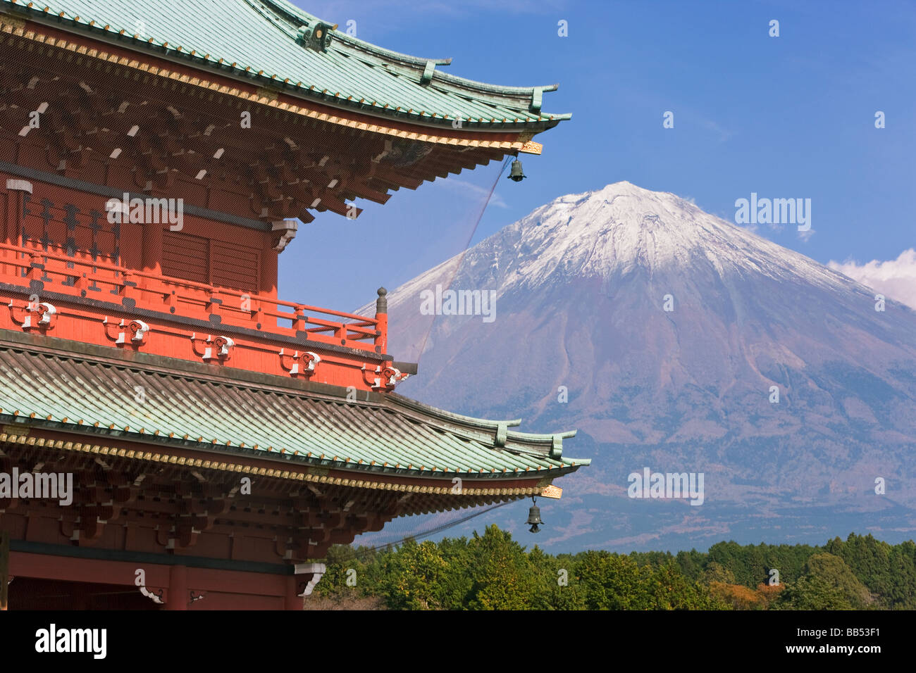 Japan Honshu Fuji Hakone Izu National Park Daiseki-ji Temple with Mount Fuji snowcapped in early autumn Stock Photo