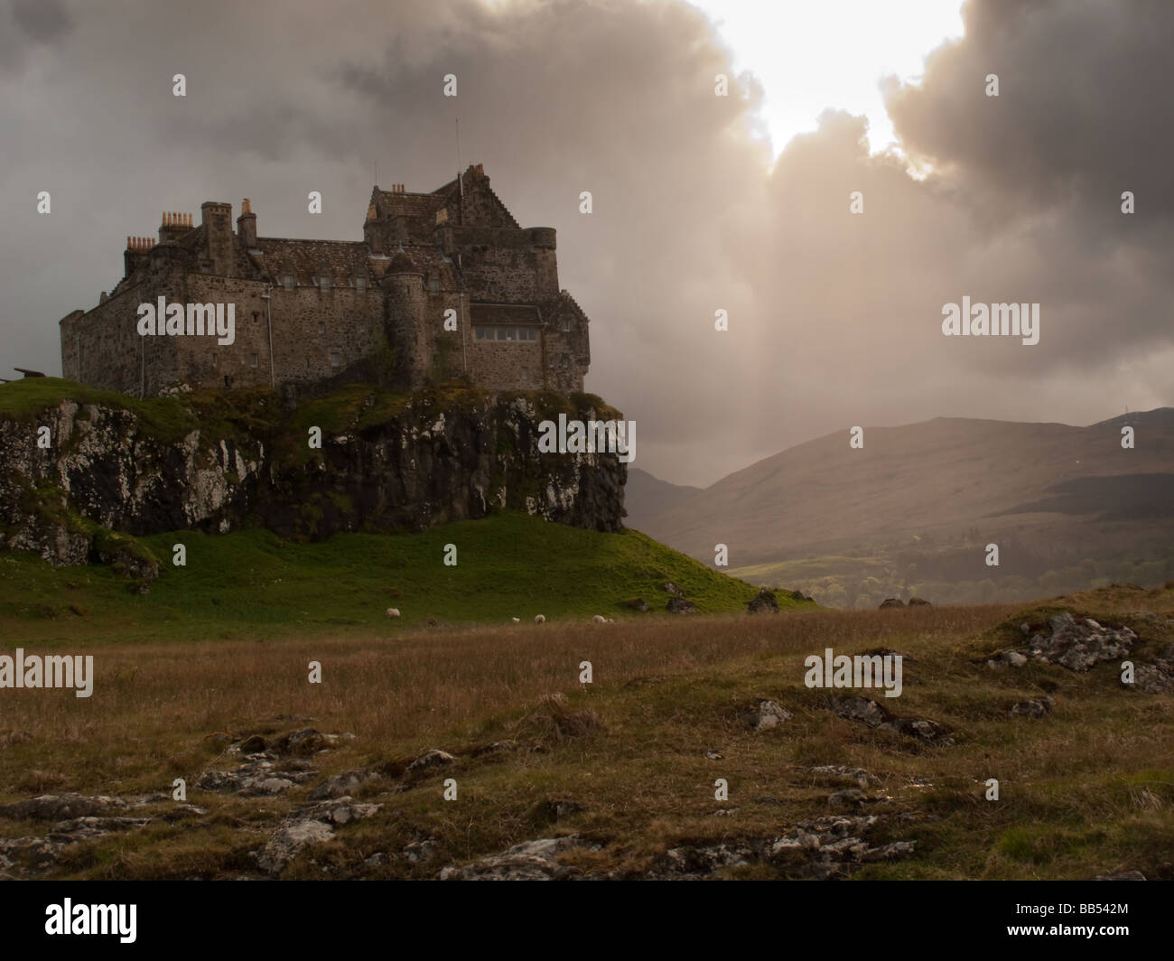 Duart Castle on the Isle of Mull in stormy weather Stock Photo Alamy