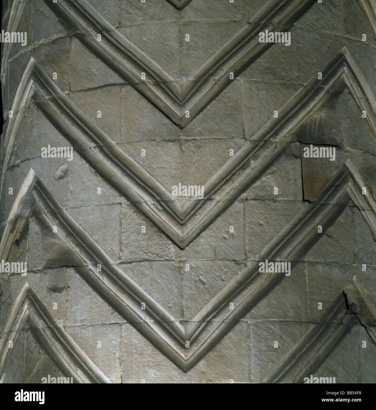 Durham Cathedral, carved chevron pattern on cylindrical column in north transept Stock Photo