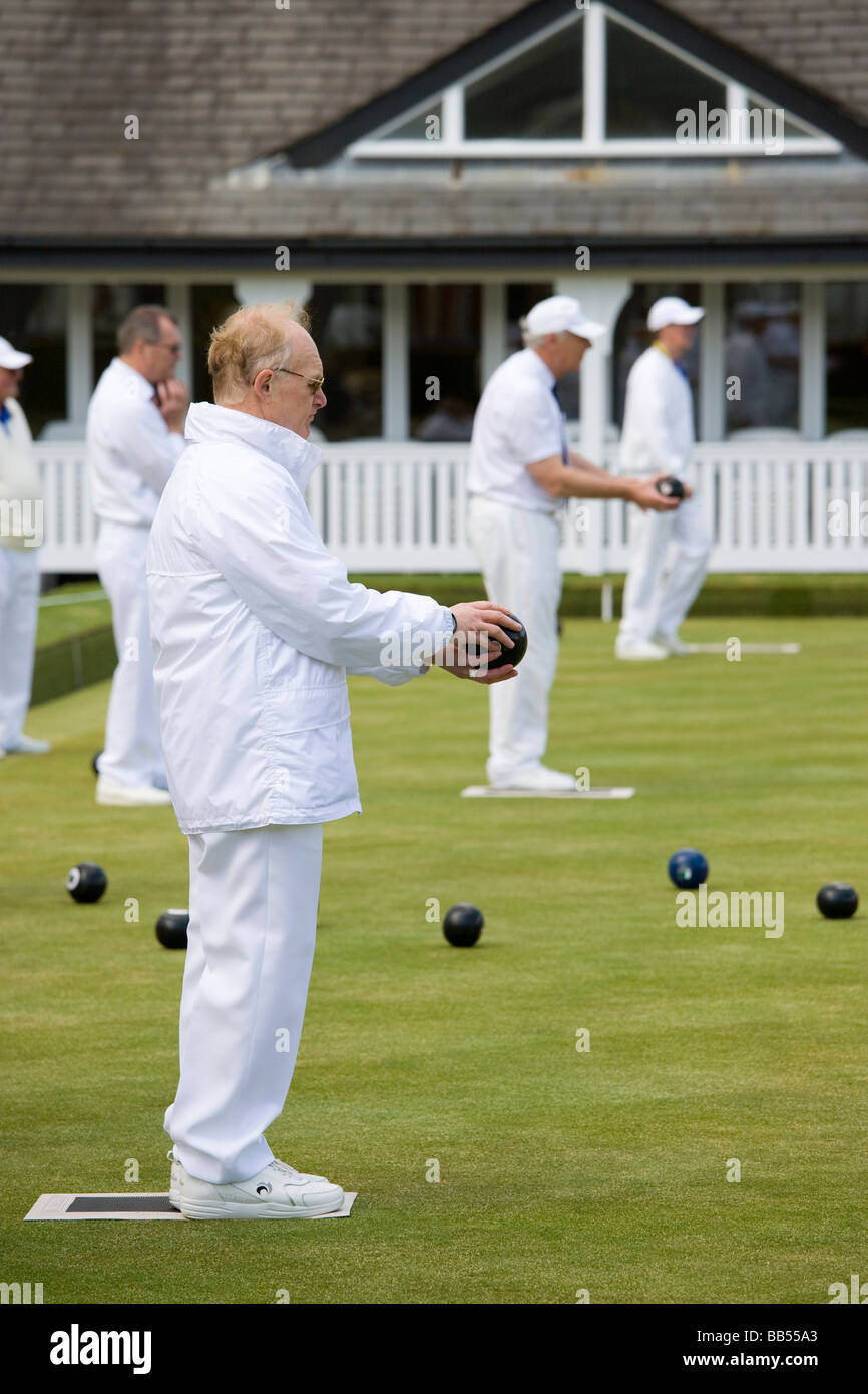 Flat green bowlers in action at Royal Leamington Spa Bowling Club, Leamington Spa, Warwickshire, England, UK Stock Photo