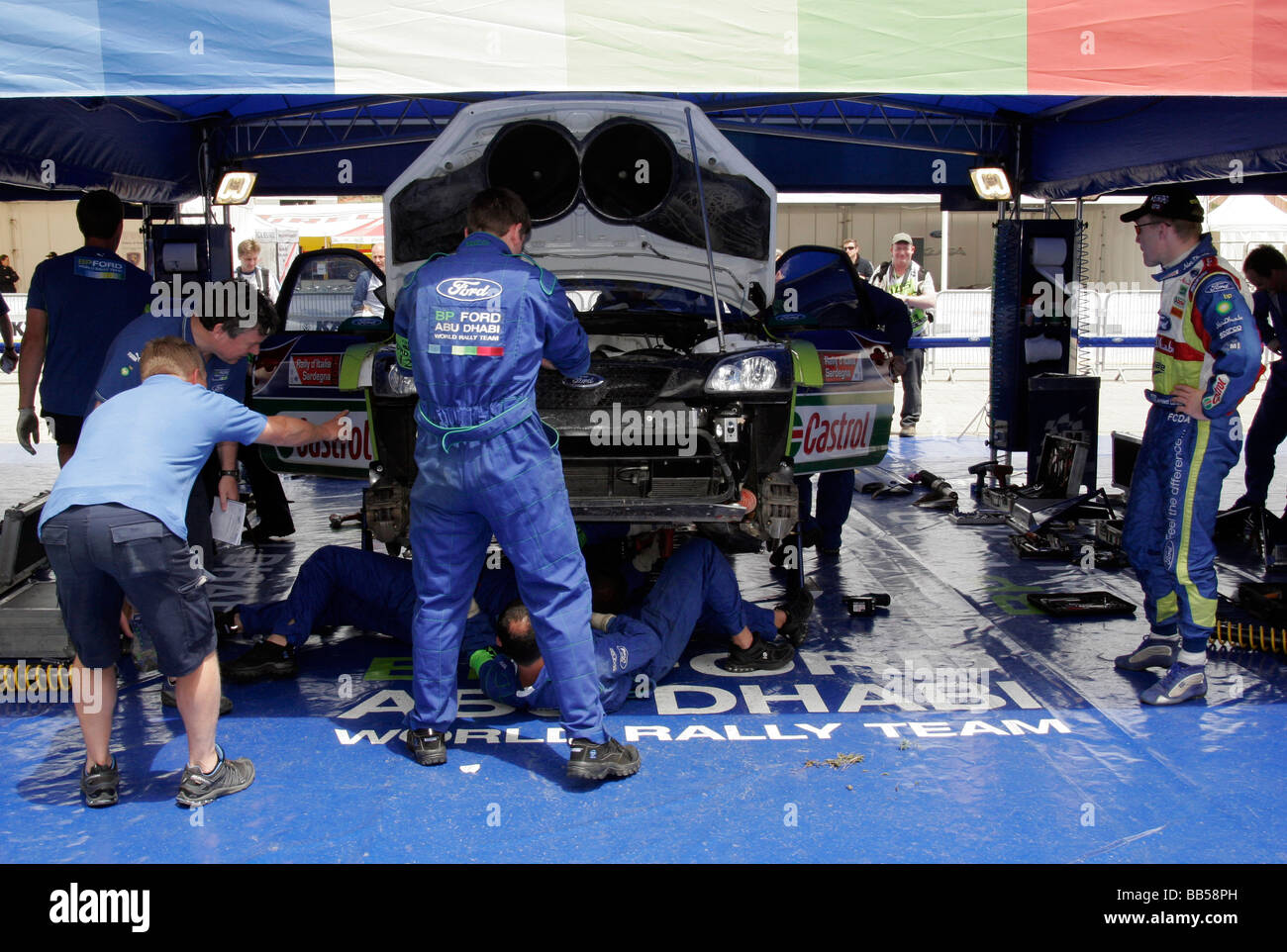 Mechanics around a Ford Focus at the Sardinian World Rally Championship Stock Photo