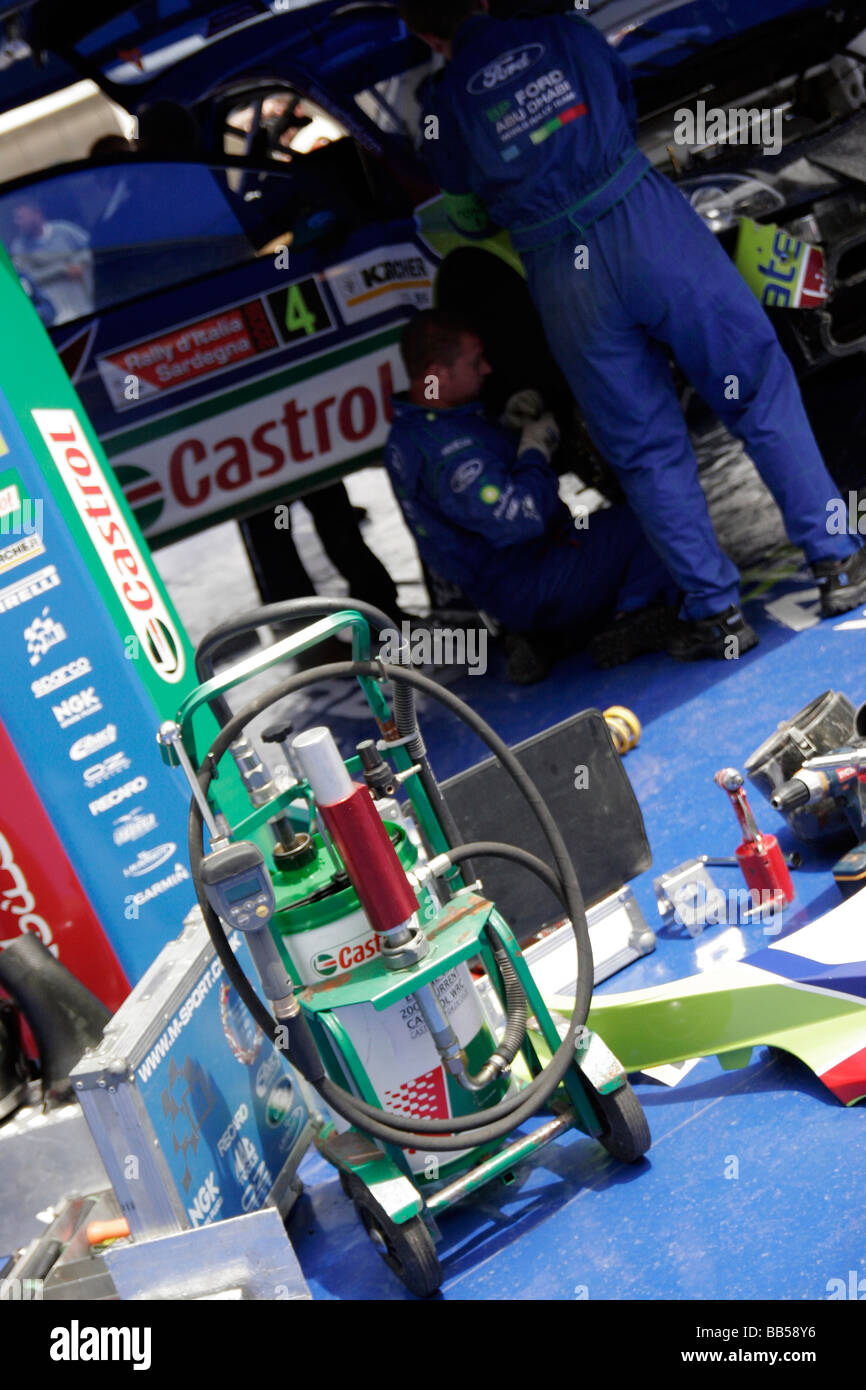 Mechanics tuning a Ford Focus at the Sardinian World Rally Championship Stock Photo