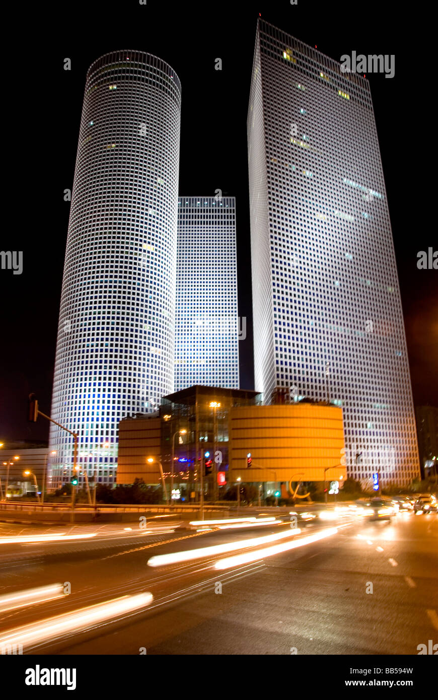 Azrieli towers hi-res stock photography and images - Alamy