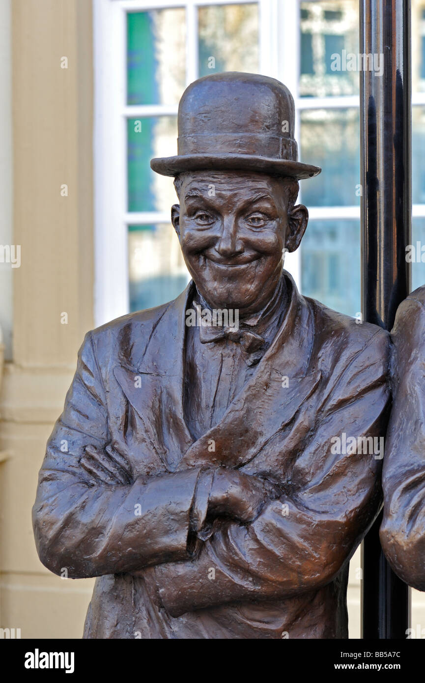 Stan Laurel. Statue of Laurel and Hardy by Graham Ibbeson, (detail