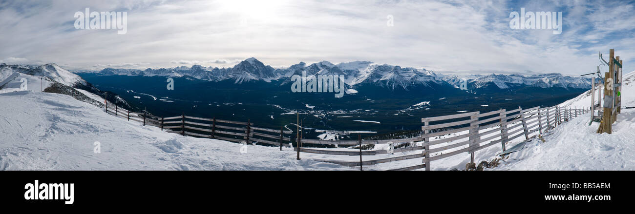 Dramatic panoramic landscape of the mountains ridges and peaks in the Lake Louise Mountain Resort Stock Photo