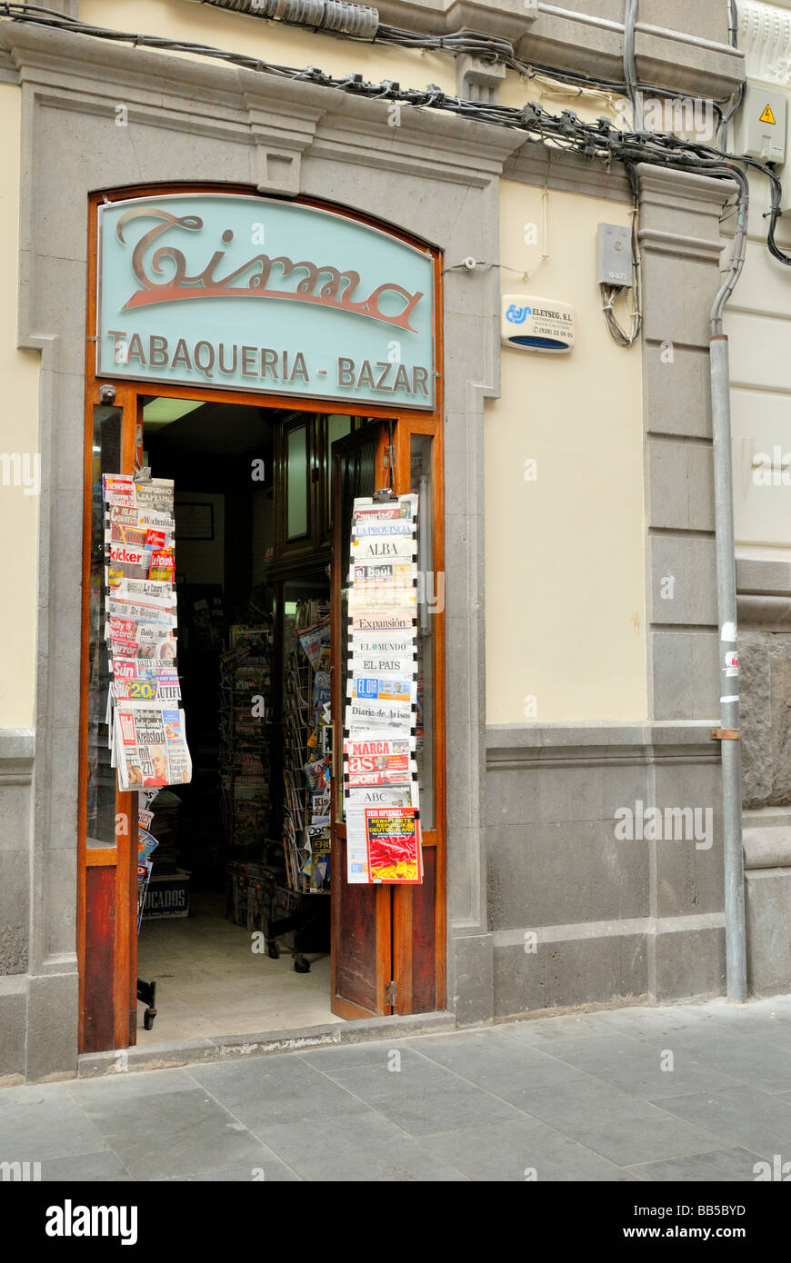 The exterior view of tobacco and newspaper store on Calle Mayor de Triana, in old and elegant district of Triana. Las Palmas, Gr Stock Photo