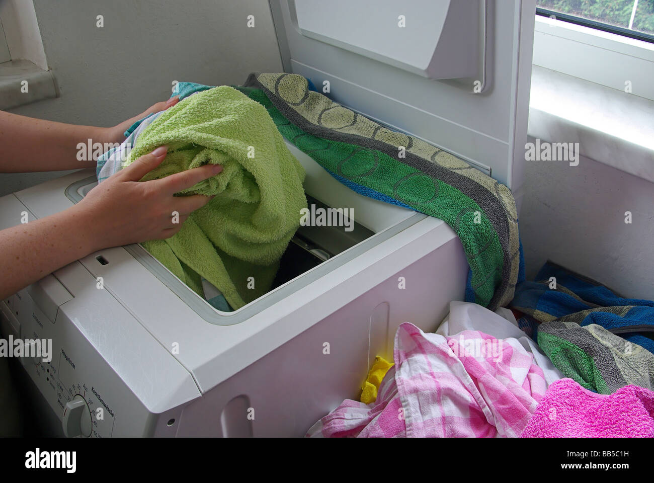 Wäsche waschen washing clothes 01 Stock Photo