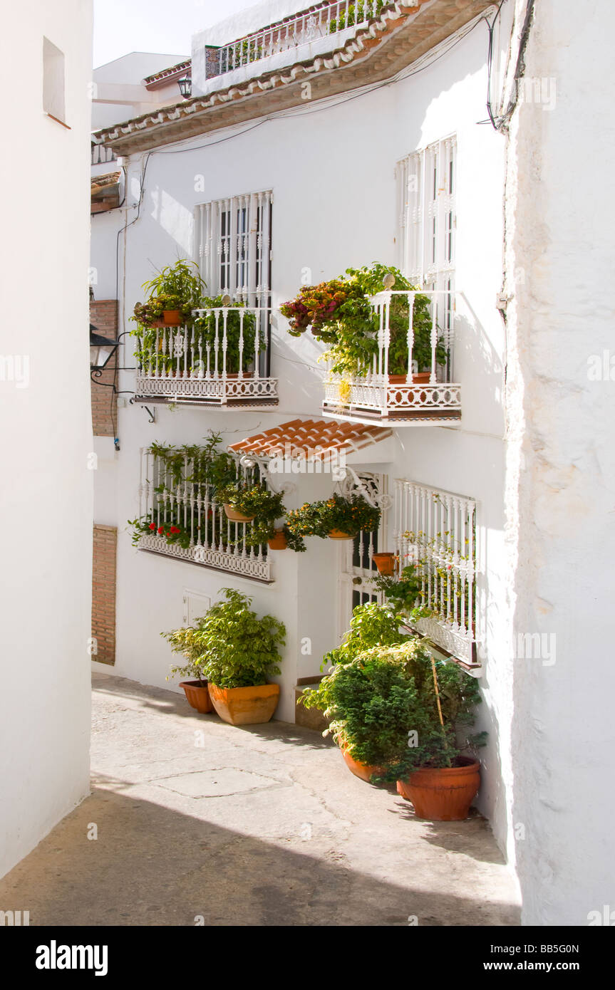 Spanish white house hi-res stock photography and images - Alamy