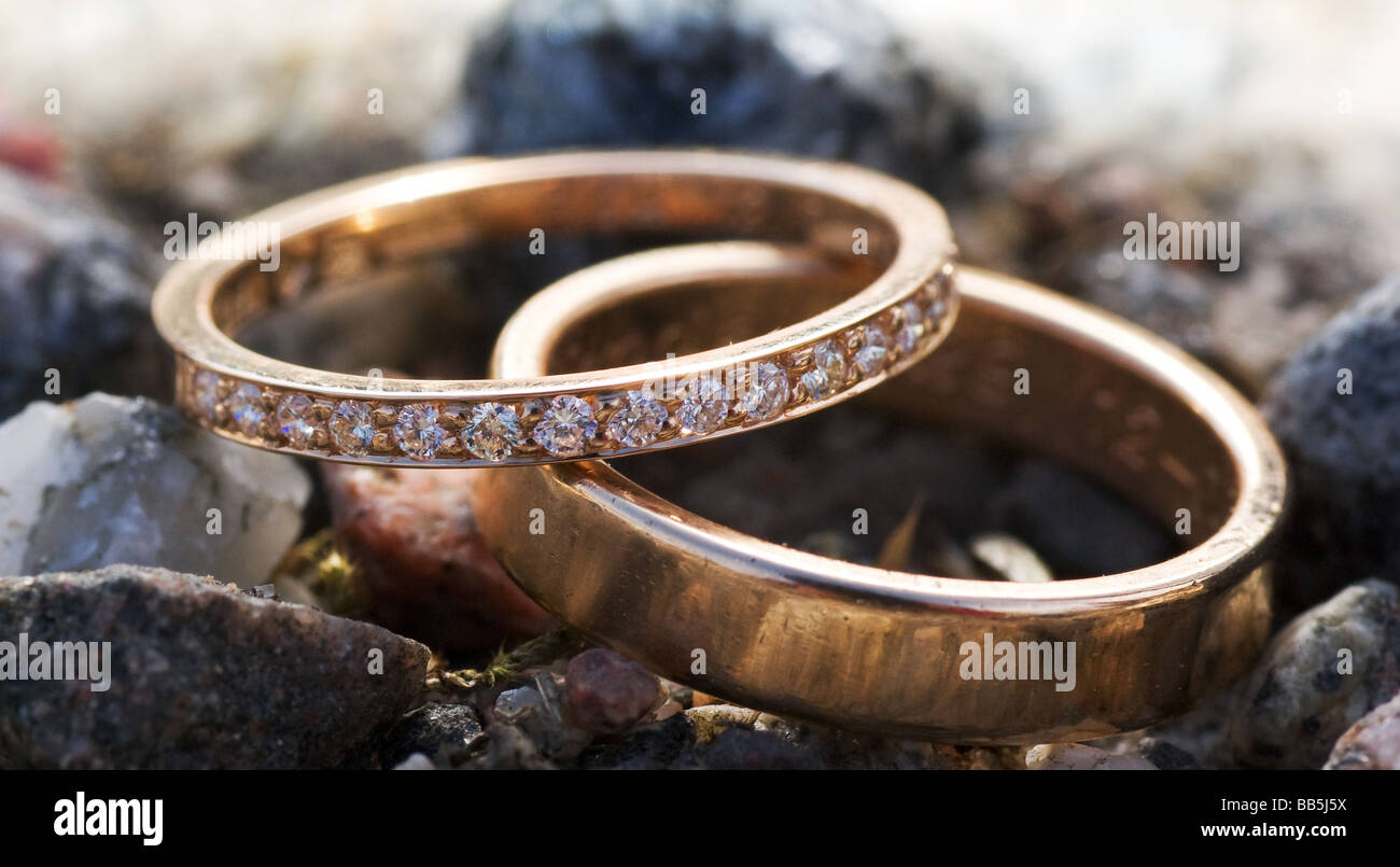 Gold two rings hi-res stock photography and images - Alamy