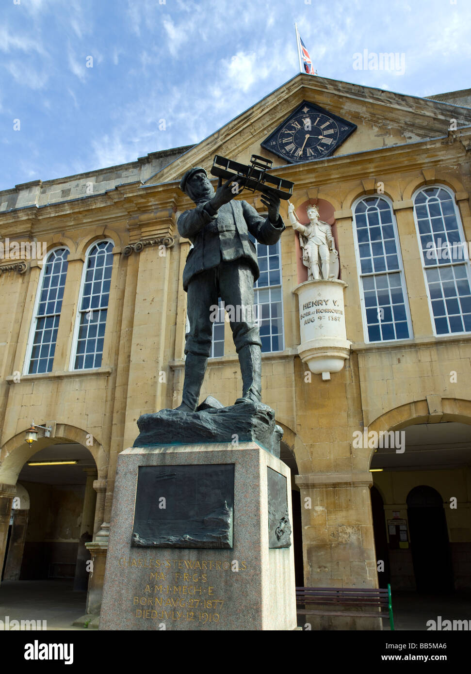 STATUE OF CHARLES ROLLS AND KING HENRY V IN MONMOUTH TOWN Stock Photo