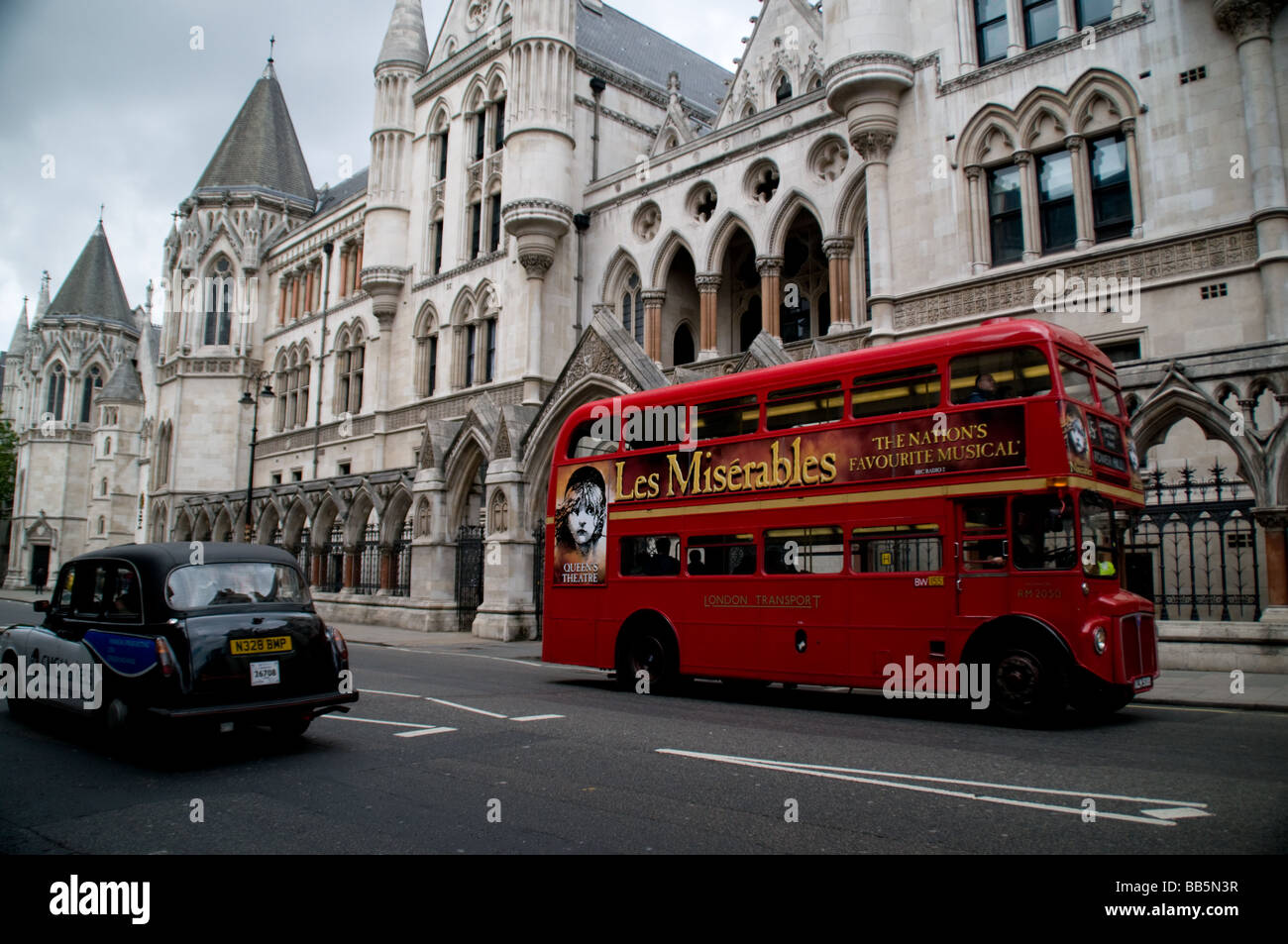 London bus and black cab passing through the Royal Court of Justice Stock Photo